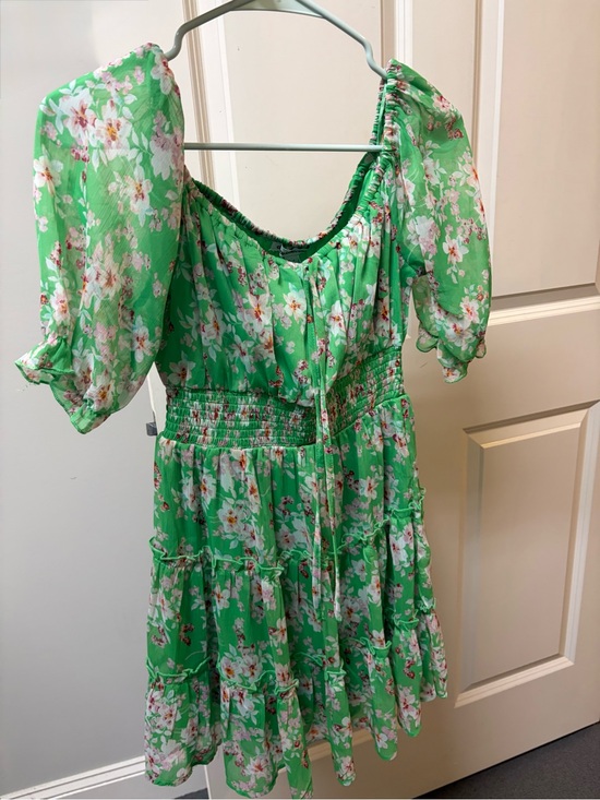 Charlotte Russe Dresses & Skirts - Charlotte Russe Green Floral Puff-Sleeve Mini Dress